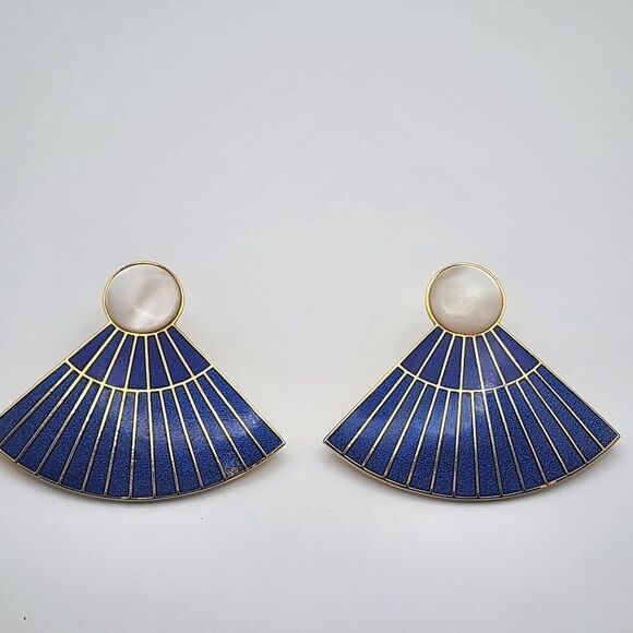 Vintage Isle of Skye Gold Tone, Blue, & MOP Clip-On Earrings - Picture 4 of 7